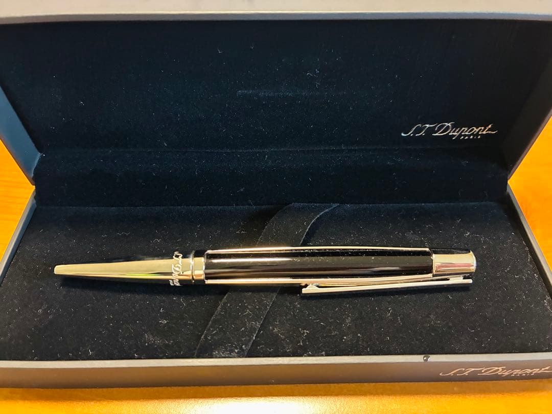 afri様へ S.T. Dupont ボールペン 黒　未使用品