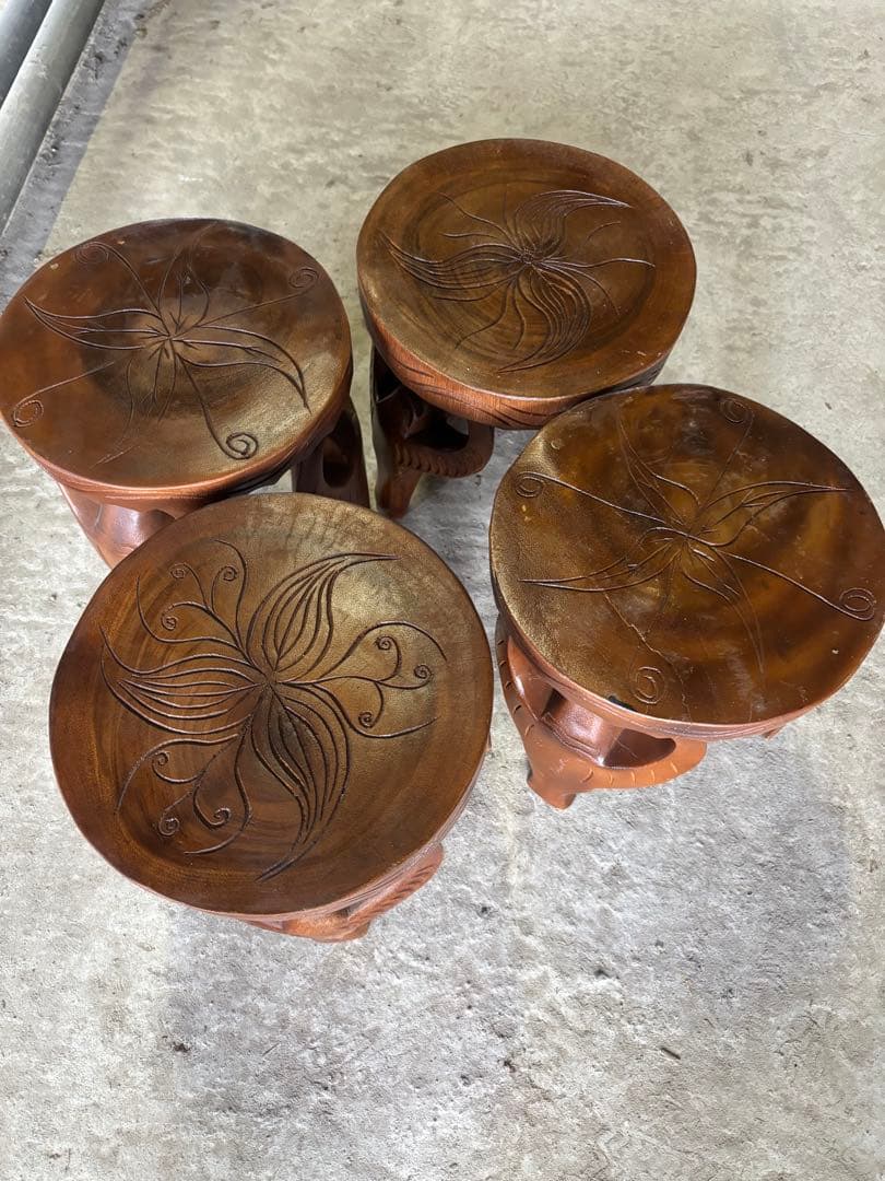 木製彫刻模様円形スツール4個セット