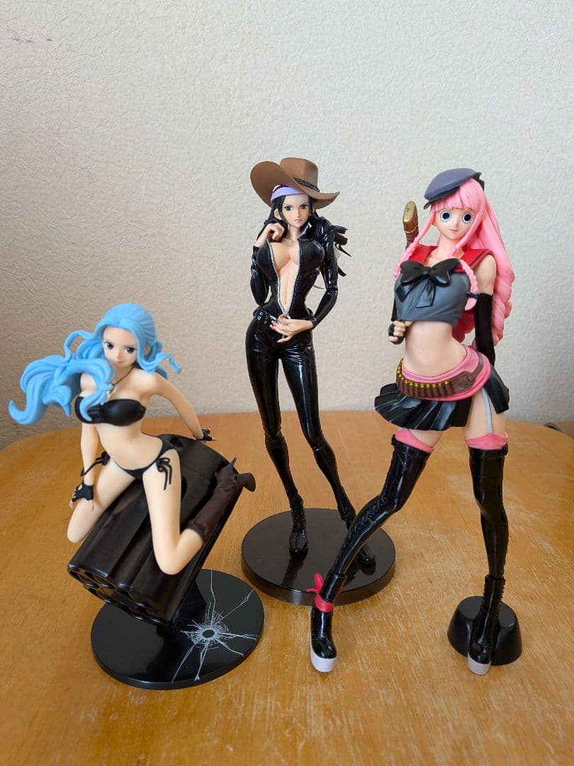 ワンピース　フラッグダイヤモンドシップ　　ペローナ・ビビ　フィギュア