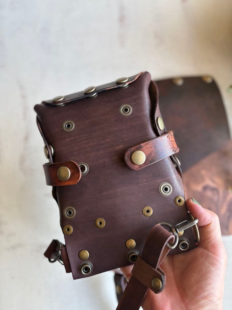 手染めダークチョコ、マーブルの蓋付き大容量シザーケース