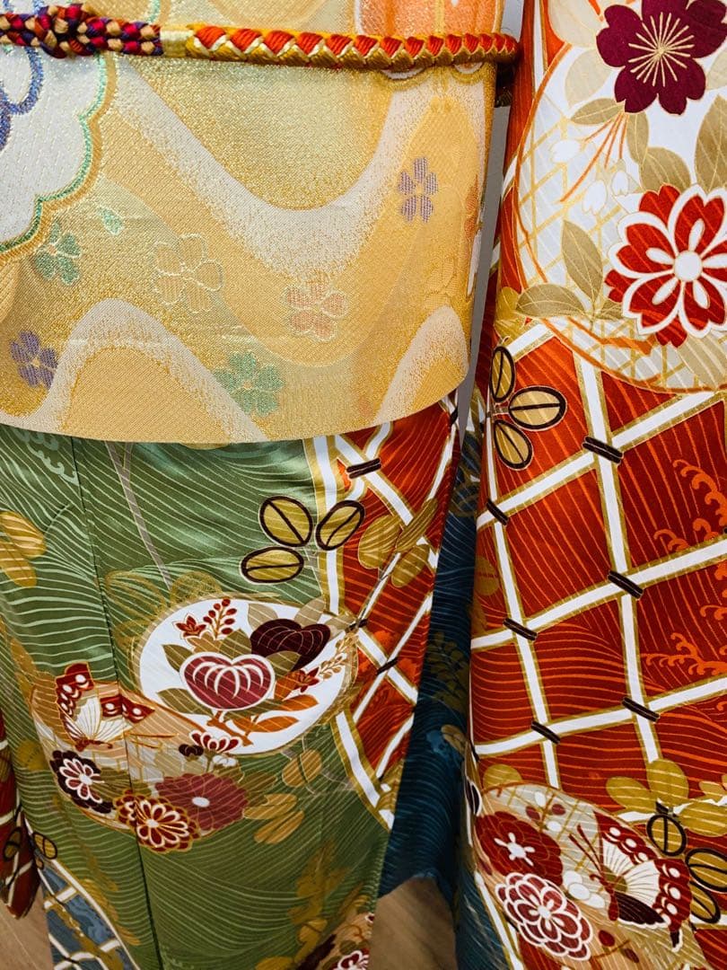 振袖フルセット駒刺繍　花蝶丸文　金彩　正絹