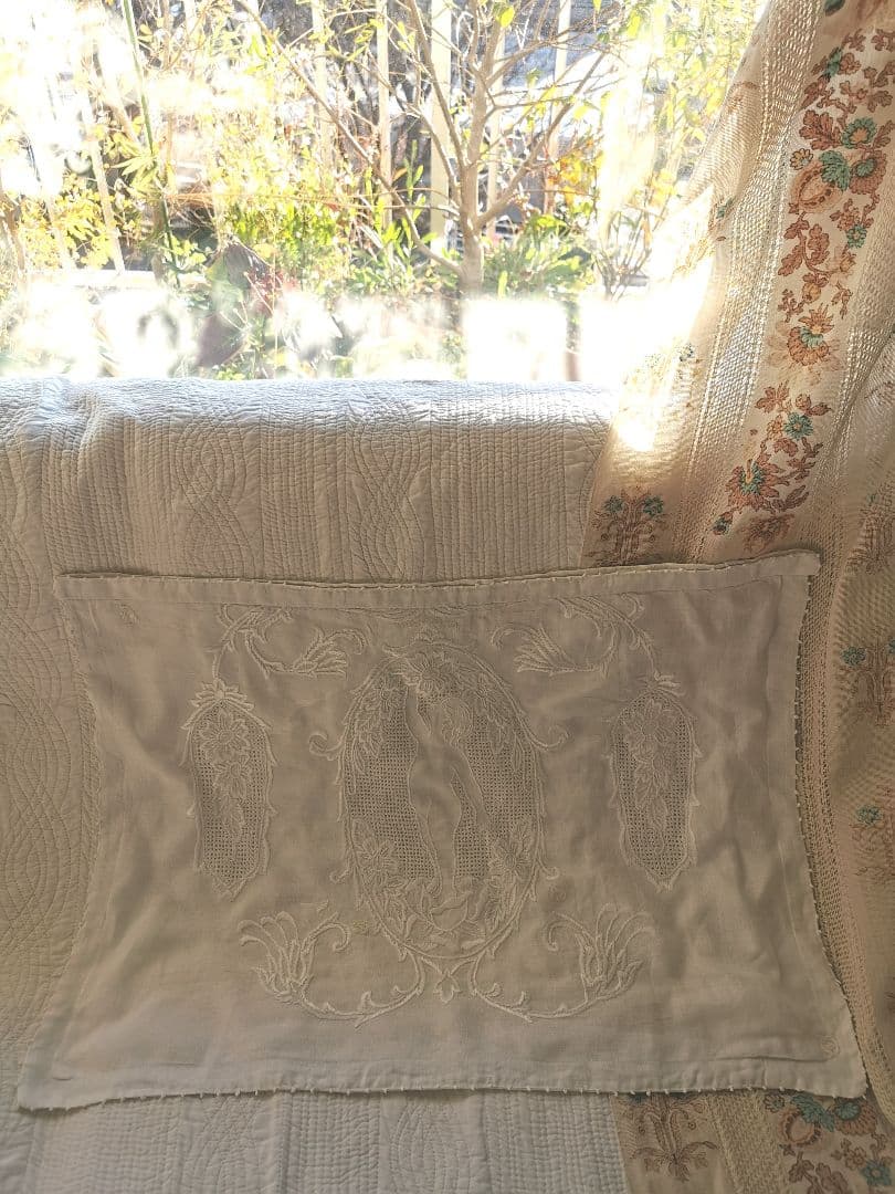 アンティークイタリア ブラットレース 花園の天使 白糸手刺繍クッションカバー