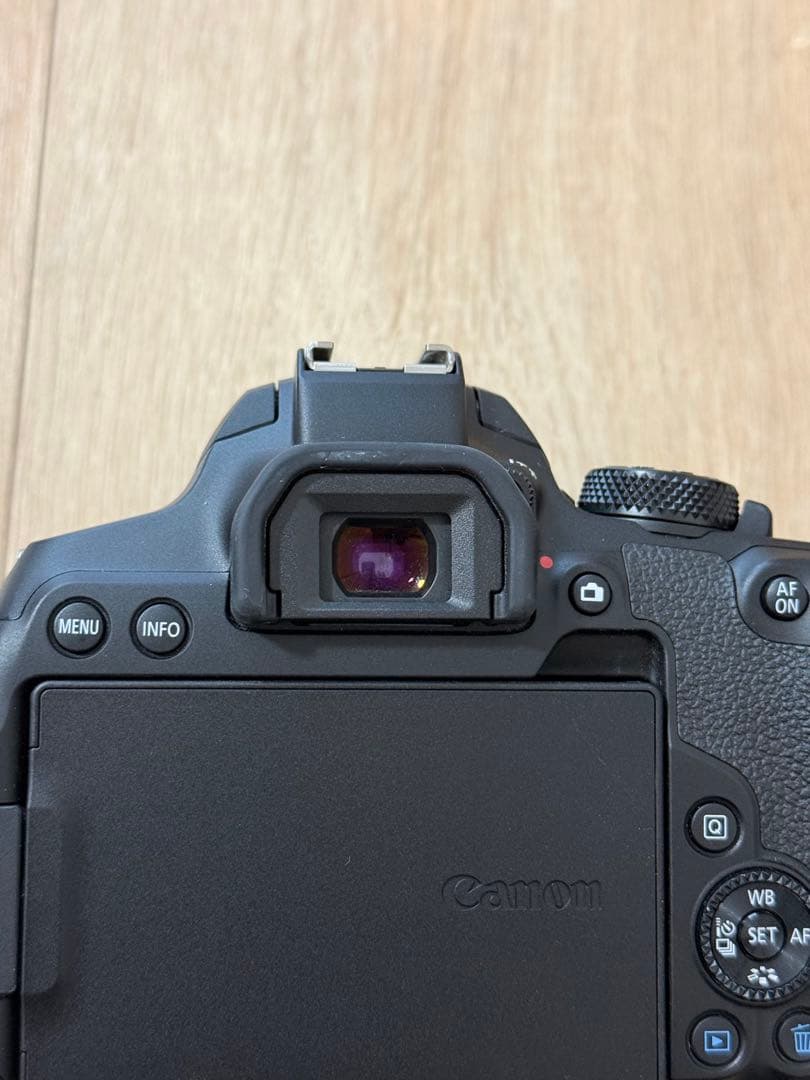 Canon EOS Kiss X10i 本体 + バッテリー・充電器