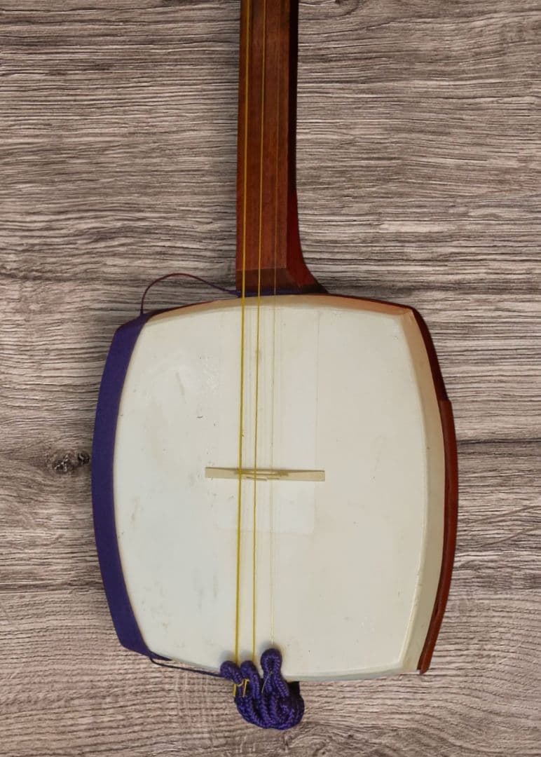 津軽三味線 皮破れ無し 糸巻き1本欠品