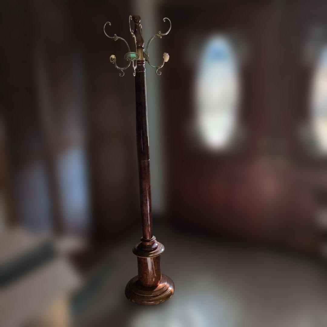 クラシック木製コートハンガー