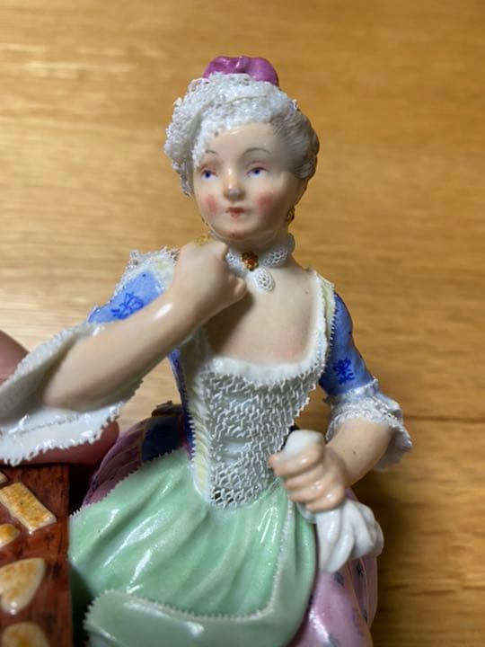 希少マイセン人形　五感の寓意 味覚 本物フィギュリン 細かなレース装飾が魅力的