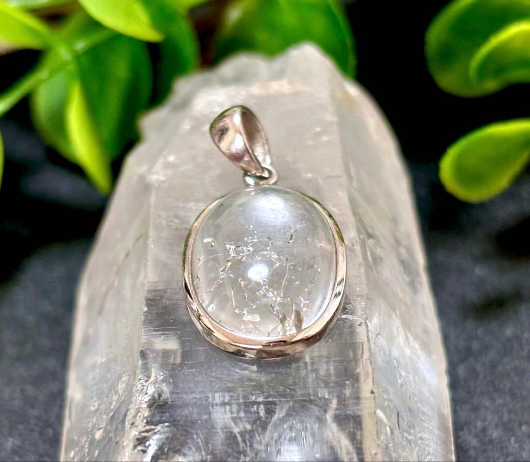 究極品質　オパール最高峰の希少価値　虹のエメラルドグリーンハイアライトオパール