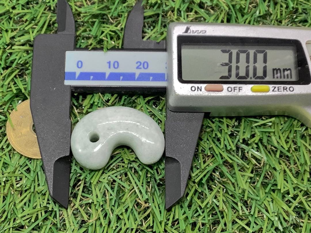 ⭕️淡緑のまだら模様（高品質淡緑色）糸魚川翡翠勾玉　鑑定機関鑑別書付　本物の極上品