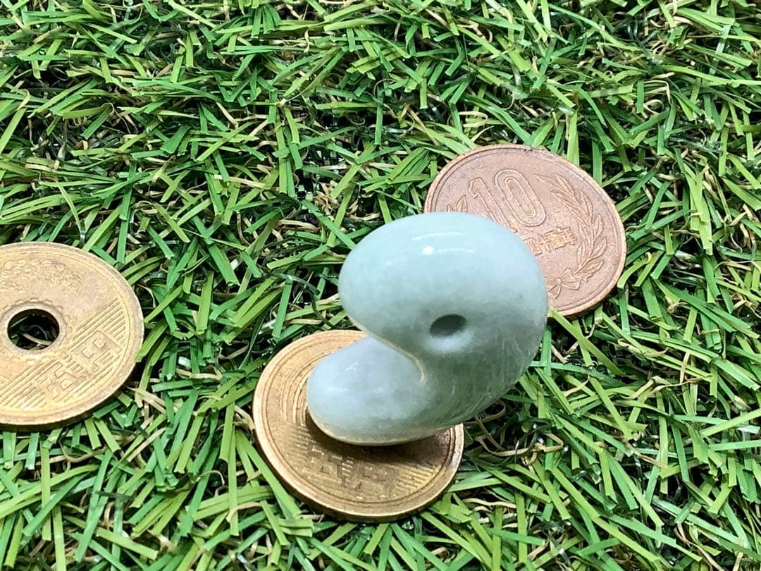 ⭕️淡緑のまだら模様（高品質淡緑色）糸魚川翡翠勾玉　鑑定機関鑑別書付　本物の極上品