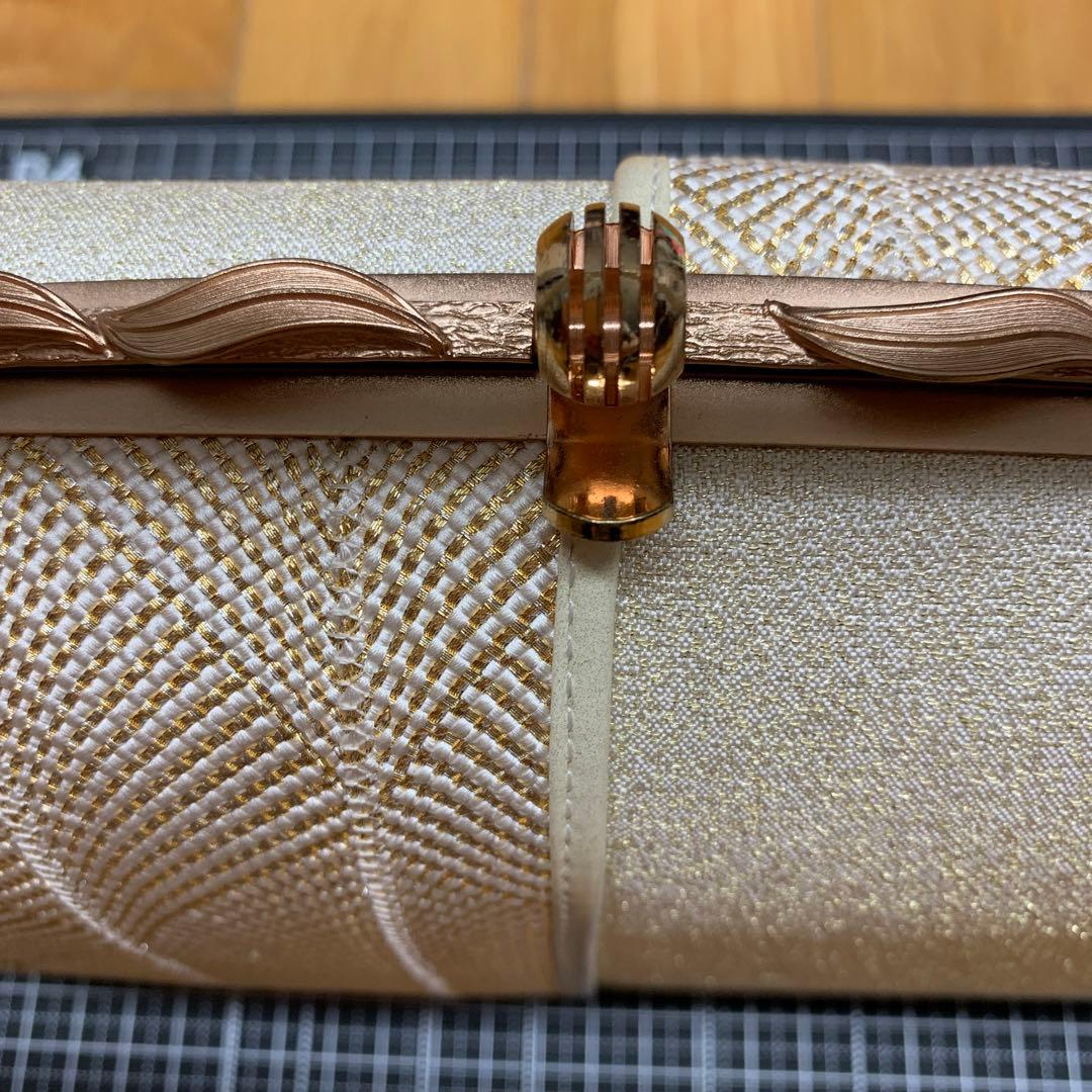 新品未使用　五嶋紐 バッグ　ゴールド系網目模様ハンドバッグ