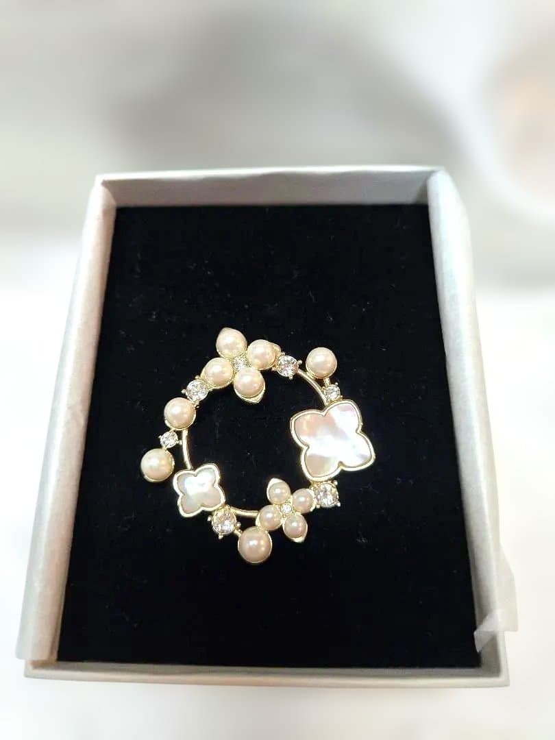 アンテプリマ ANTEPRIMA エテルナ 白蝶貝パールブローチ　ゴールド