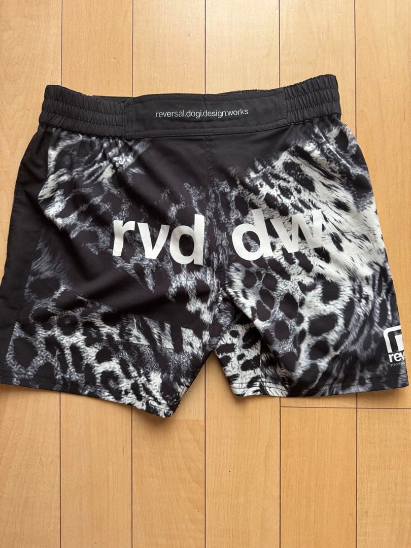 リバーサルrvddw ホワイトレオパードファイトショーツL完売済 未使用に近い