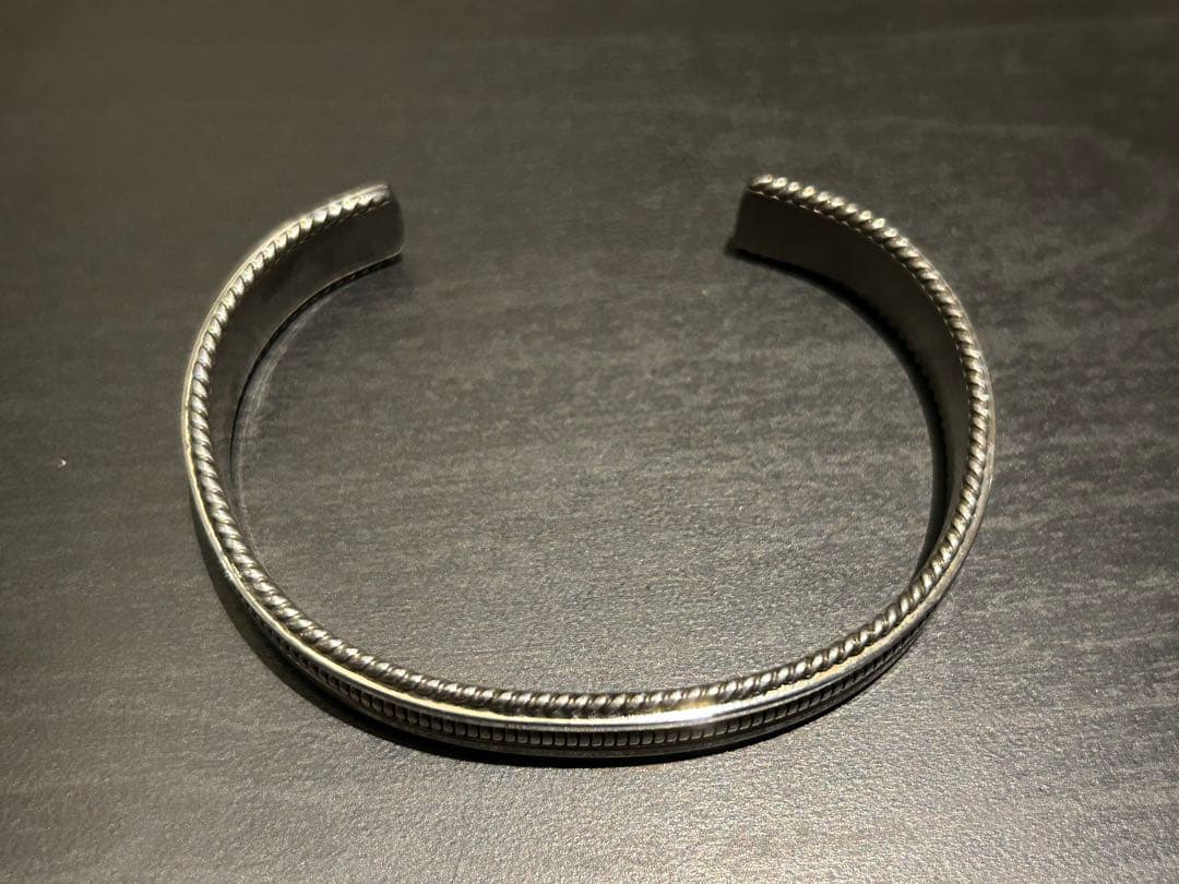 ナバホ Taheスターリングシルバー バングル