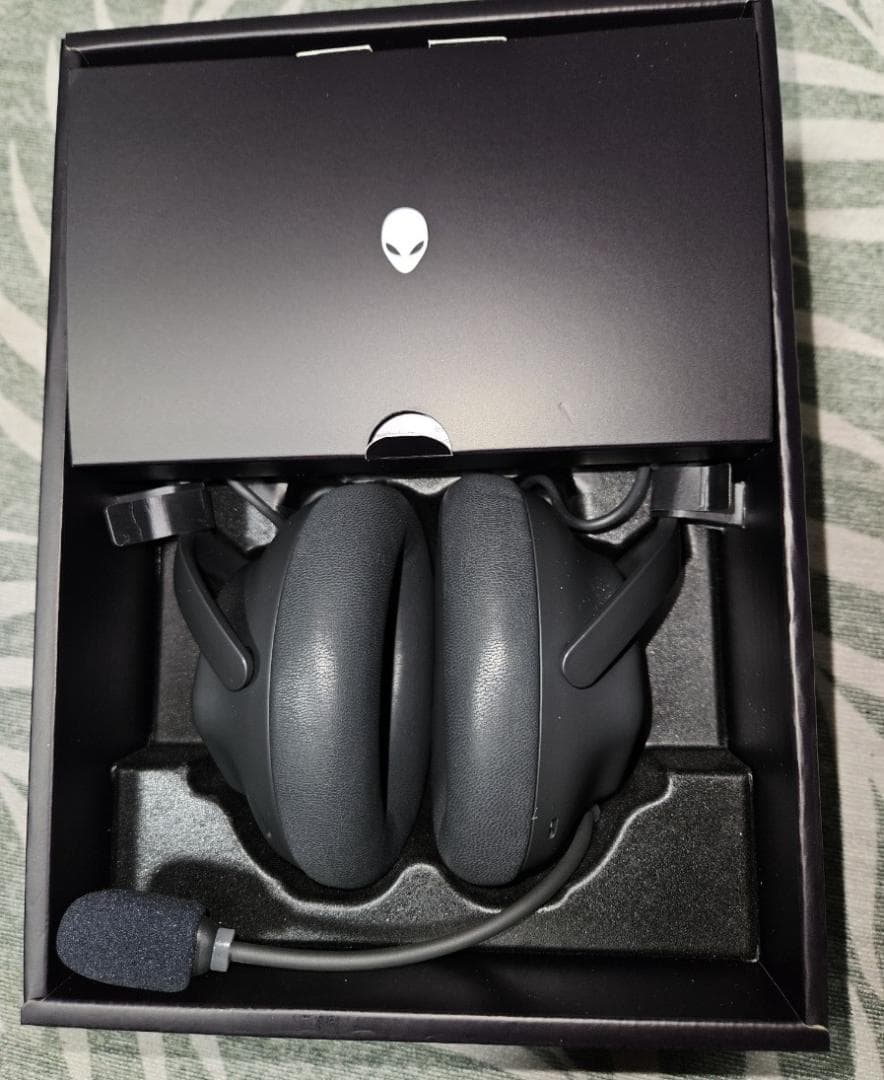 ヘッドホン Alienware PRO WIRELESS GAMING HEADSET