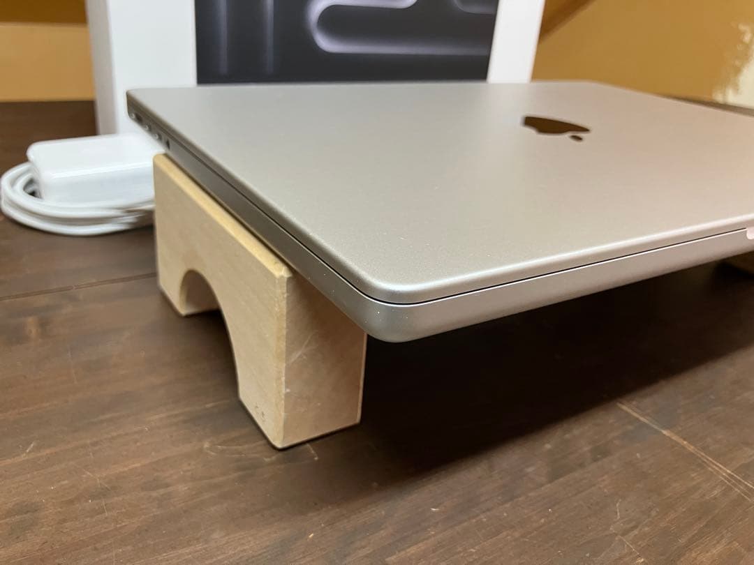 美品 MacBook Pro M3 16GB 1TB SSD US配列キーボード