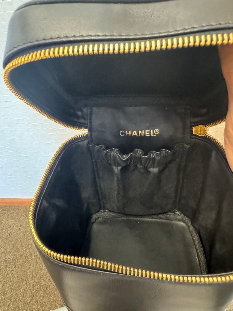 CHANEL バニティバッグ 化粧ポーチ ブラック ラムスキン 縦型