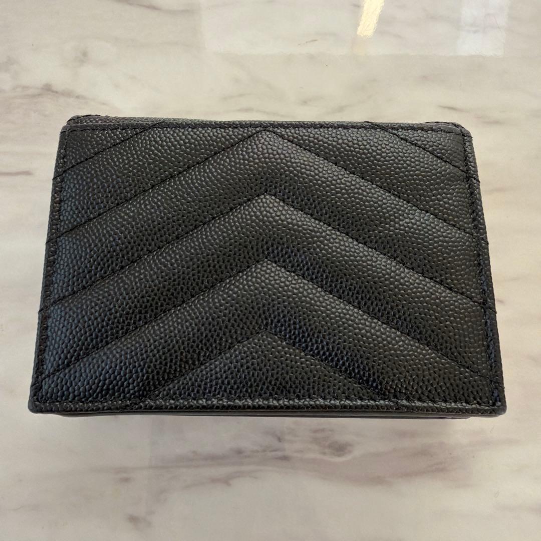 【ハルイロ】　　極美品イヴ・サンローランYSL レザー二つ折り財布 黒