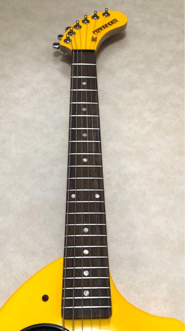 【新品同様！美品！】ZO-3 イエロー アンプ内蔵ミニギター 専用ソフトケース付