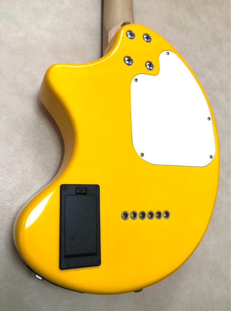 【新品同様！美品！】ZO-3 イエロー アンプ内蔵ミニギター 専用ソフトケース付