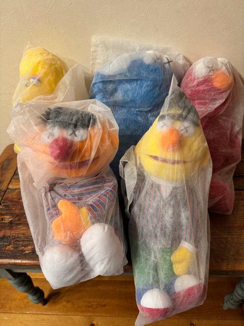 タグ付 カウズ セサミストリート コンプリート 5体 Kaws