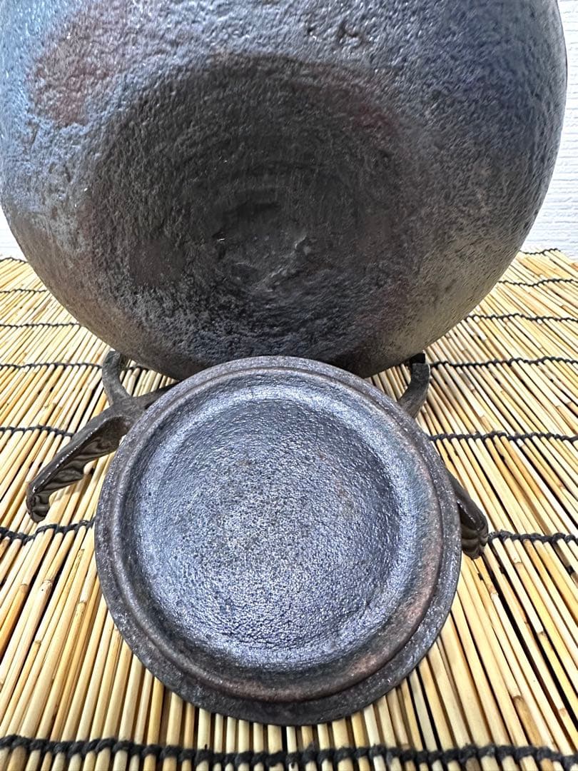 ＵＳＥＤ、良品　南部秀山堂　佐藤 勝弘作　１８型アラレ　鉄瓶　南部鉄瓶　南部鉄器