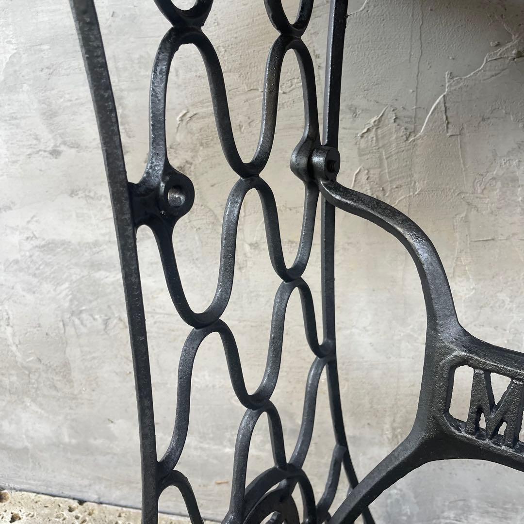 アンティークミシン脚テーブル　【MISHIN 】足踏みミシン　網目　レトロ雑貨