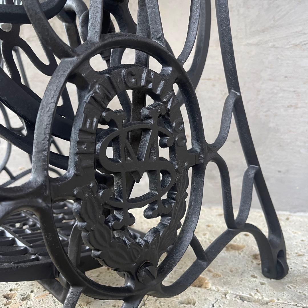 アンティークミシン脚テーブル　【MISHIN 】足踏みミシン　網目　レトロ雑貨