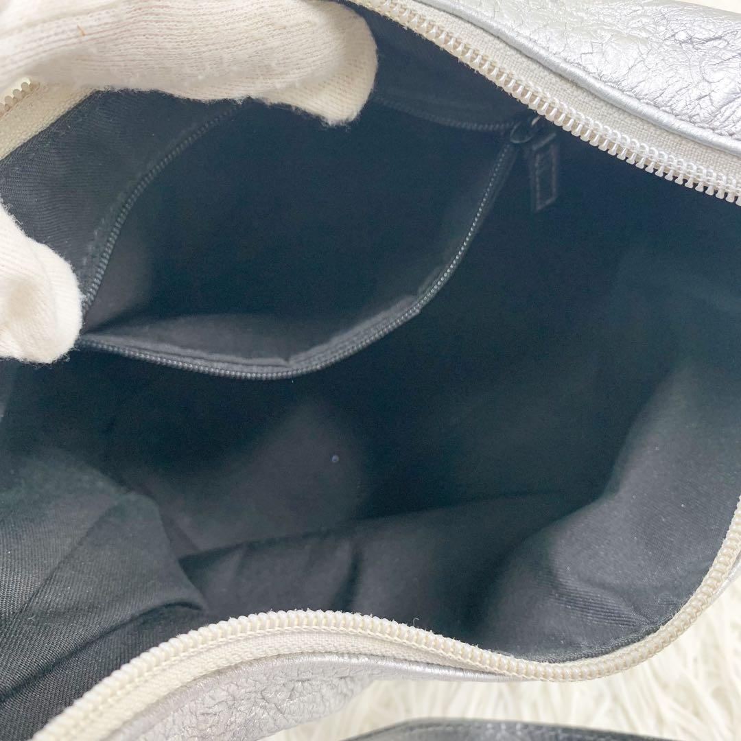 ま*ー様 【✨美品✨】 グッチ ワンショルダーバッグ GG柄 シマレザー シルバ