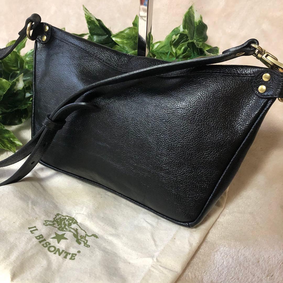 くろ　未使用♡ イルビゾンテ　クロスボディバッグ　ブラック　オールレザー