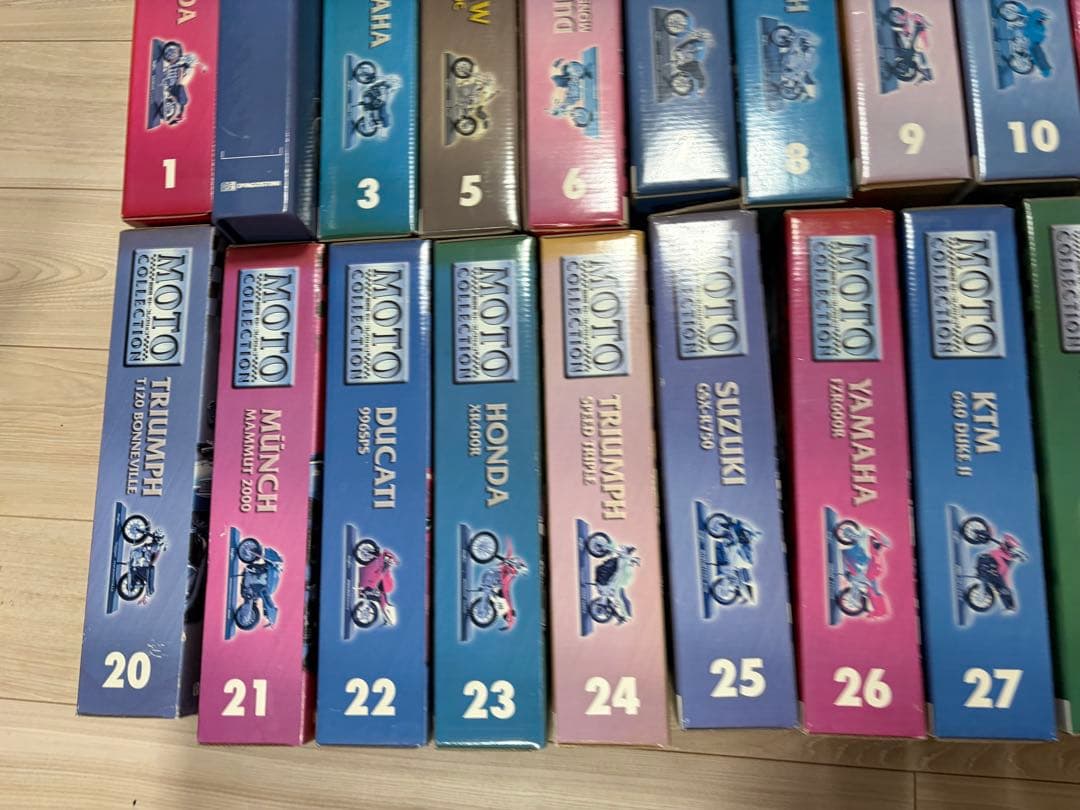 ディアゴスティーニ　隔週刊　モトコレクション　28冊＋箱2つ