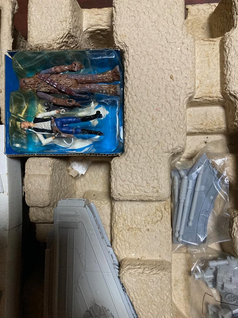 スターウォーズ ・アルティメットミレニアム・ファルコン・開封済・未組立