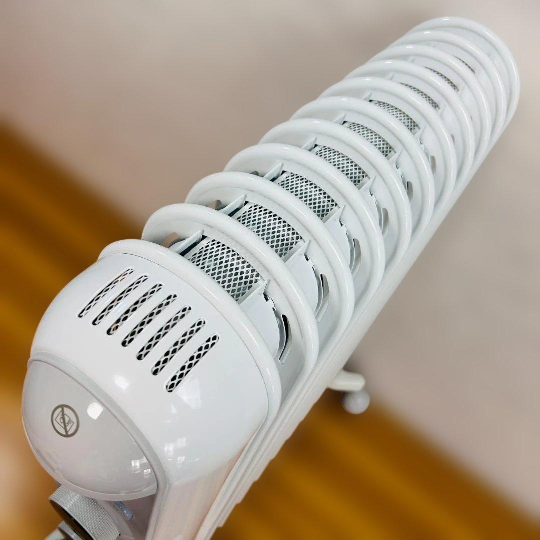 【美品】デロンギ アミカルド オイルヒーター ライトグレー RHJ45M1115