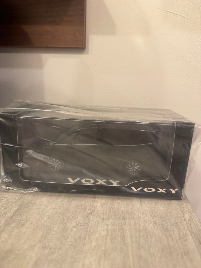 トヨタ　新型ヴォクシー　1/30ミニカー　未開封