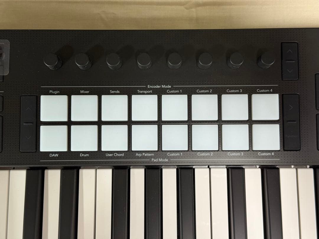 Novation Launchkey 37 MK4 MIDIキーボード
