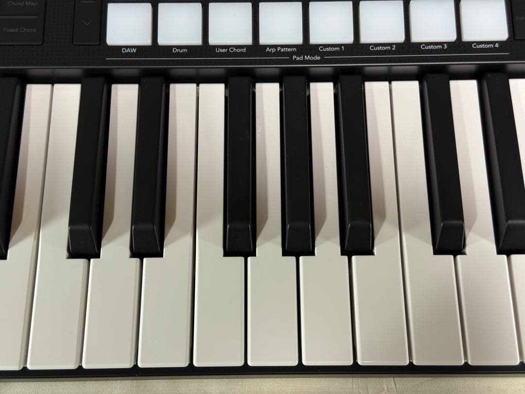 Novation Launchkey 37 MK4 MIDIキーボード