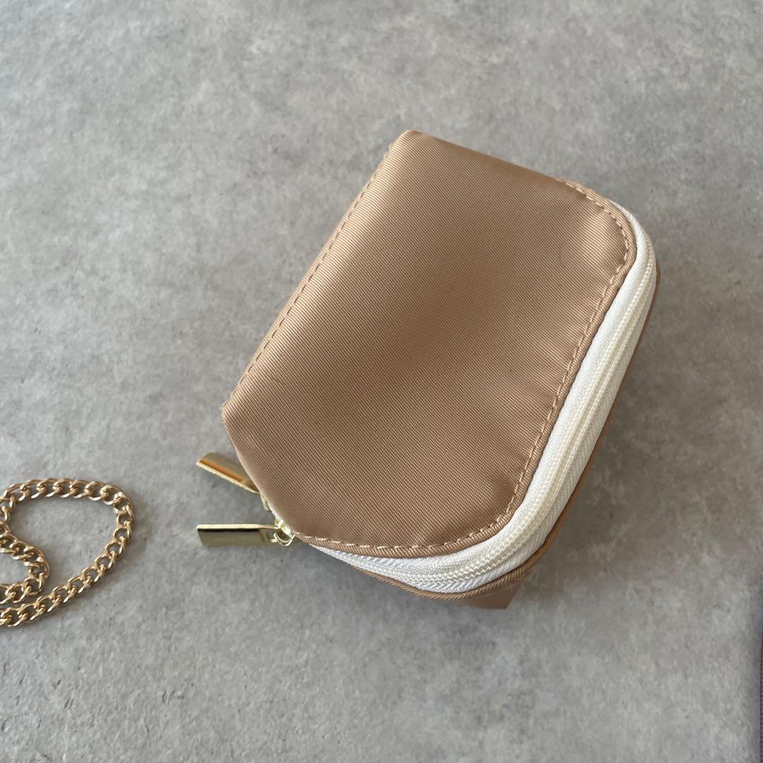 美品 イアパピヨネ Brooklyn Charm馬チャームウォレットショルダー