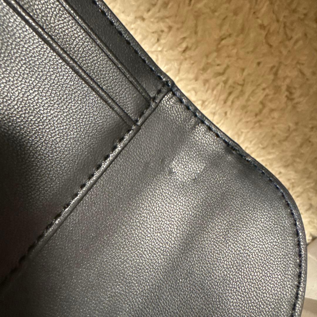 CHARLES & KEITH 三つ折財布 ブラック キルティング