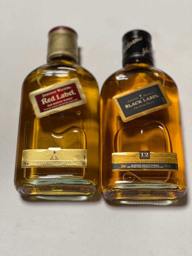 ジョニーウォーカー　JOHNNIE WALKER 赤　黒　ポケットサイズボトル