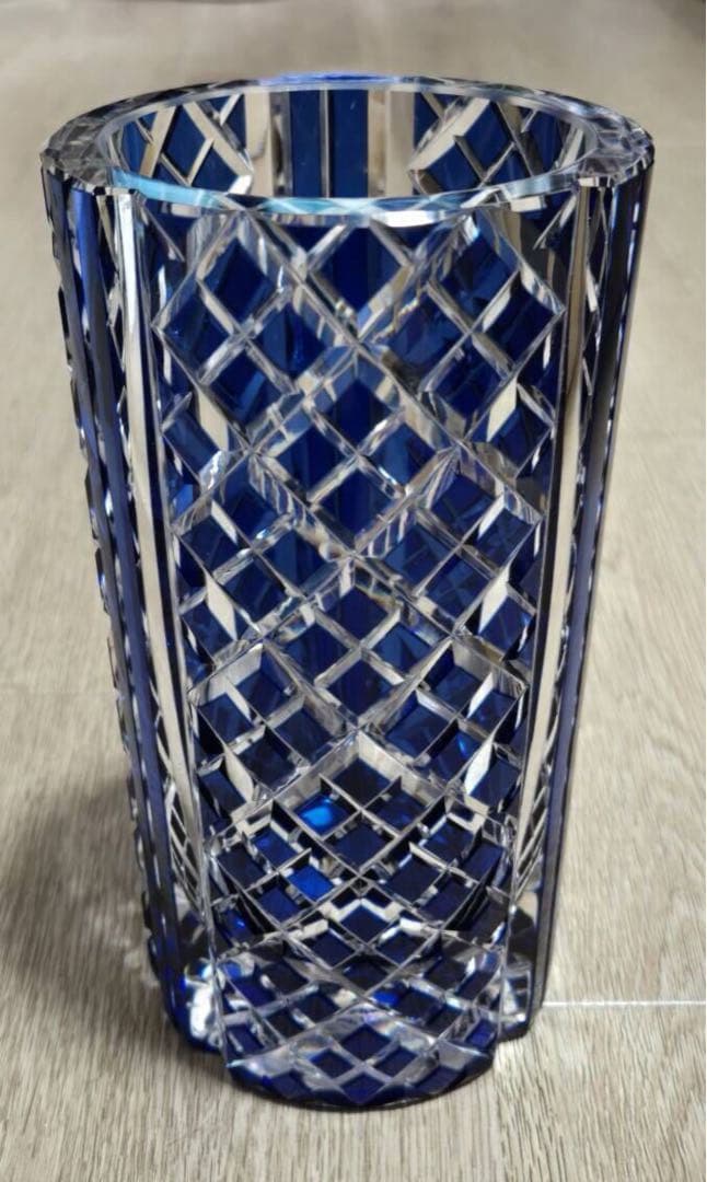 カガミクリスタル　各務硝子　矢来重紋　青色被せ切子　カットグラス　花入