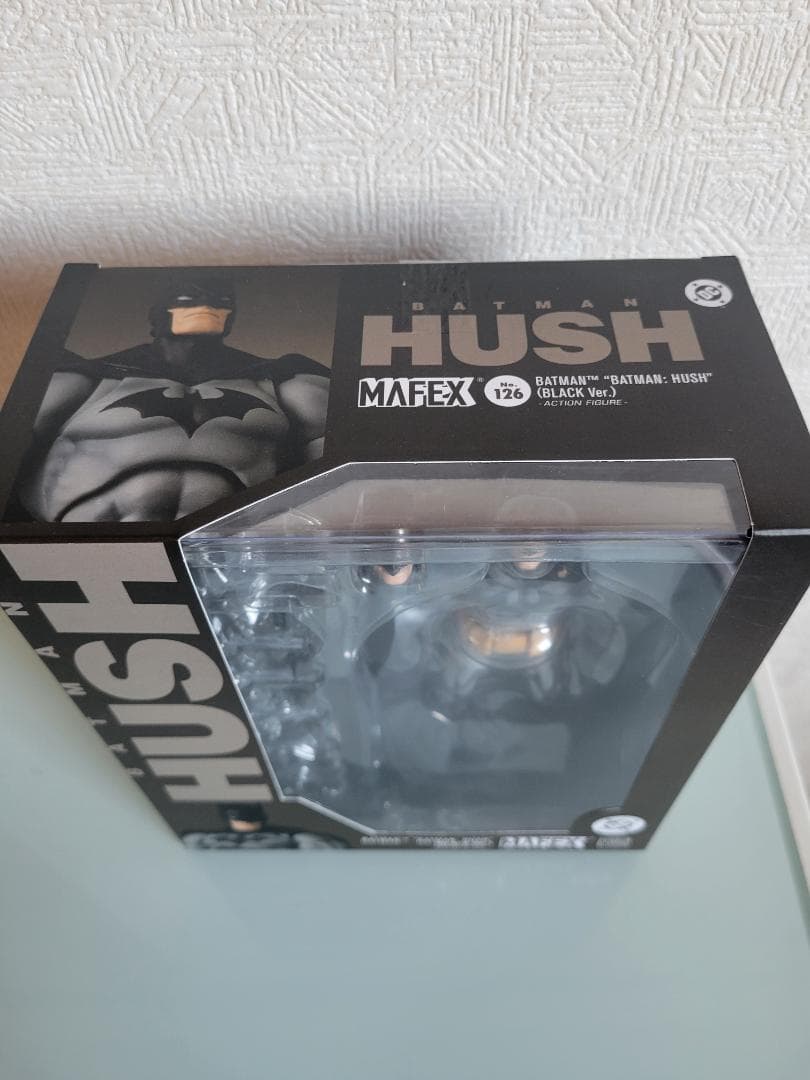 MAFEX バットマン HUSH ブラックVer. アクションフィギュア 新品