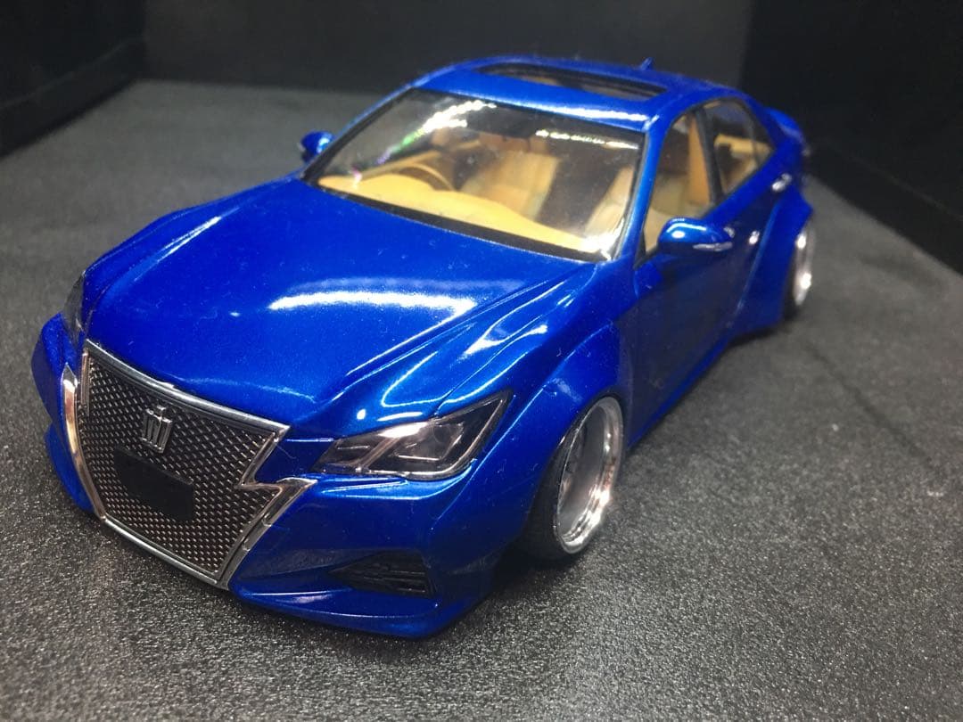 旧車VIPカープラモデル完成品アオシ210クラウンアスリート後期1／24