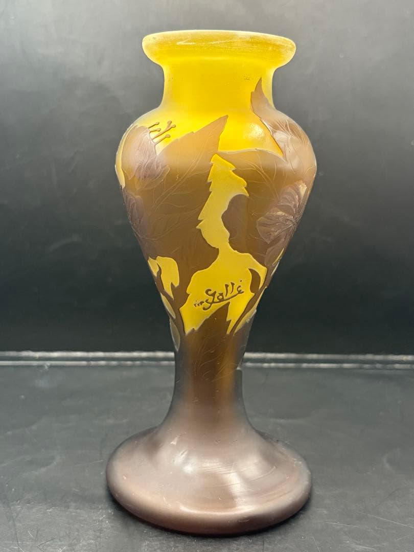 エミールガレ タイプ花と葉のモチーフ ガラス花瓶、本2点