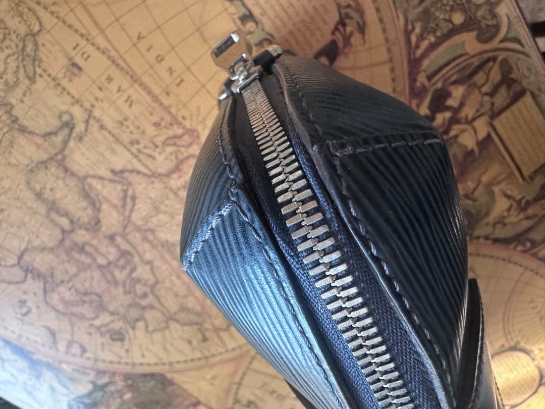 M51177 ルイヴィトン　エピ　ポルトドキュマンpdj レザー　新モデル