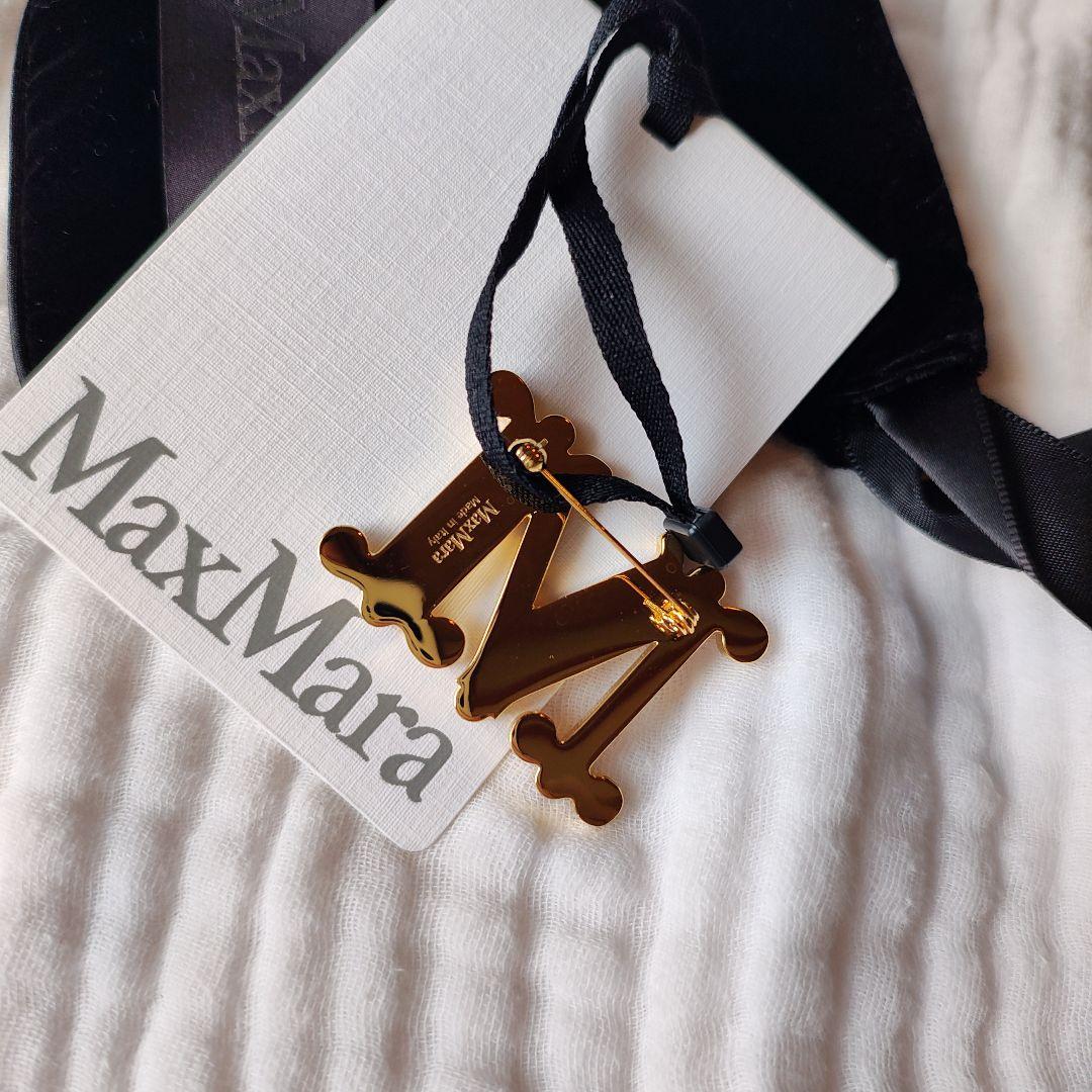 特別SALE✨MaxMara 大人気✨Mブローチ 新色マスタード