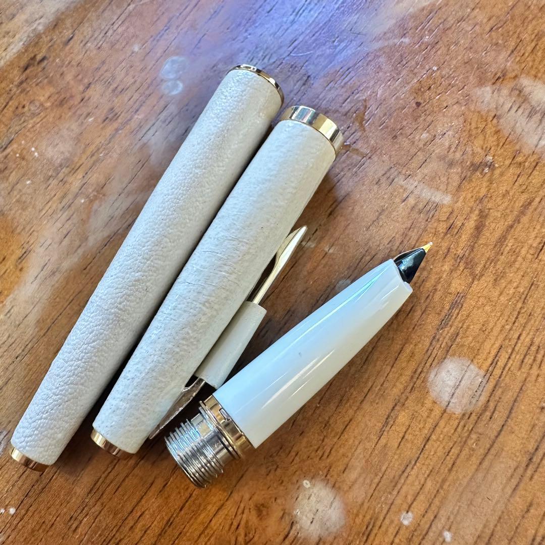 sailor セーラー　万年筆　レザー　白　ペン先　18k