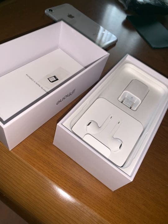 iphone8シルバー64ギガになります。