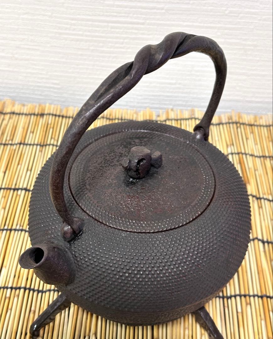 未使用品、栞付　南部岩鋳造捻鉉鳴摘１５型アラレ　南部鉄瓶　南部鉄器　鉄瓶