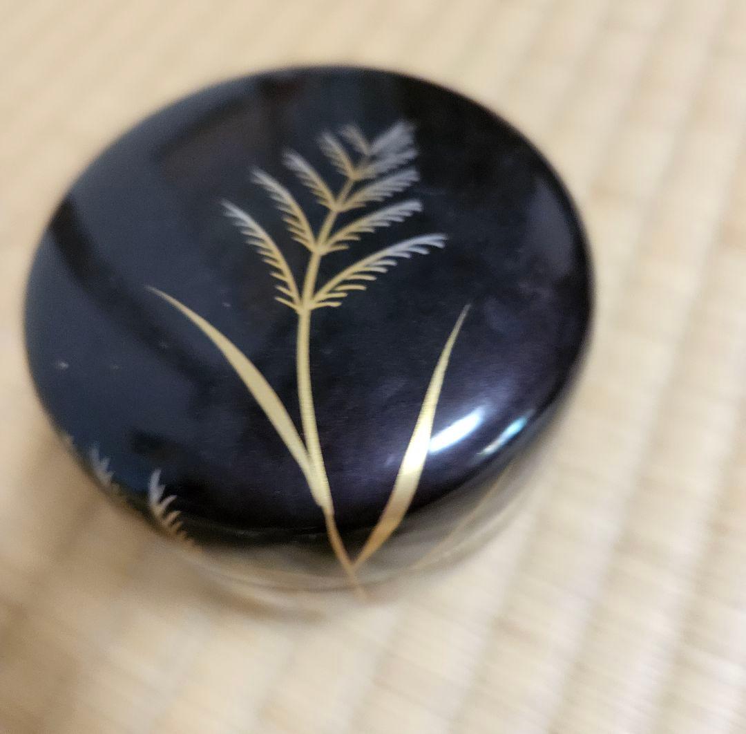 黒漆塗りの棗 すすき、兎と月の 蒔絵