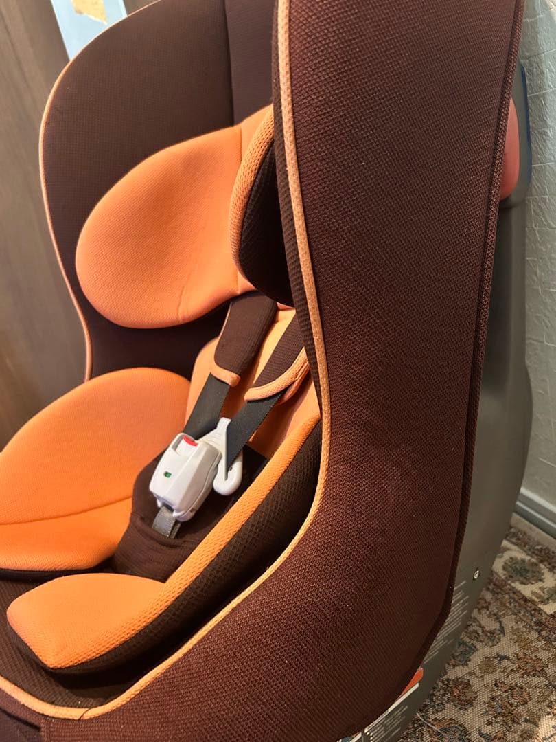 美品Combi 車用チャイルドシート オレンジ・ブラウン