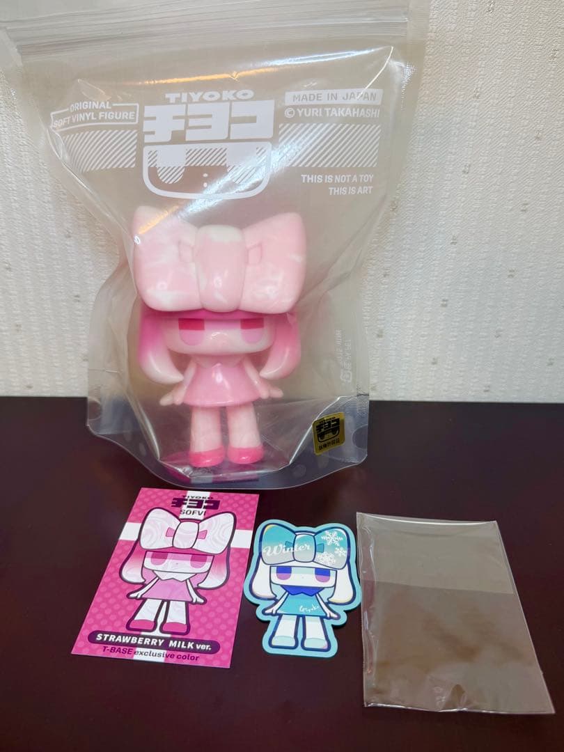 チヨコ　タカハシユリ　ソフビ　いちごミルク　苺　t-base 限定カラー